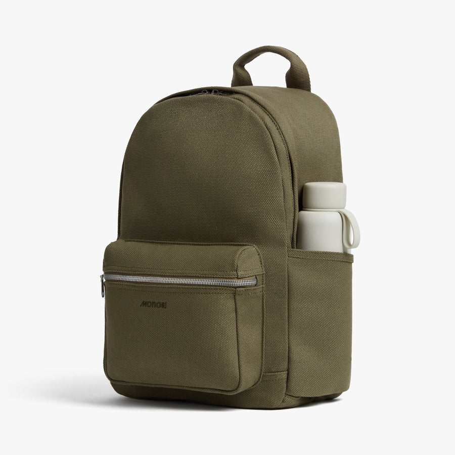 Moss | Side exterior pocket view of Gesso Backpack in Moss