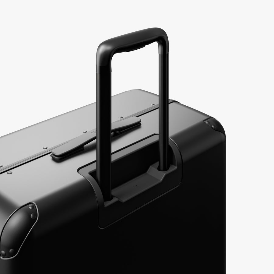 Obsidian | Extended luggage handle view of Hybrid Check-In Large in Obsidian