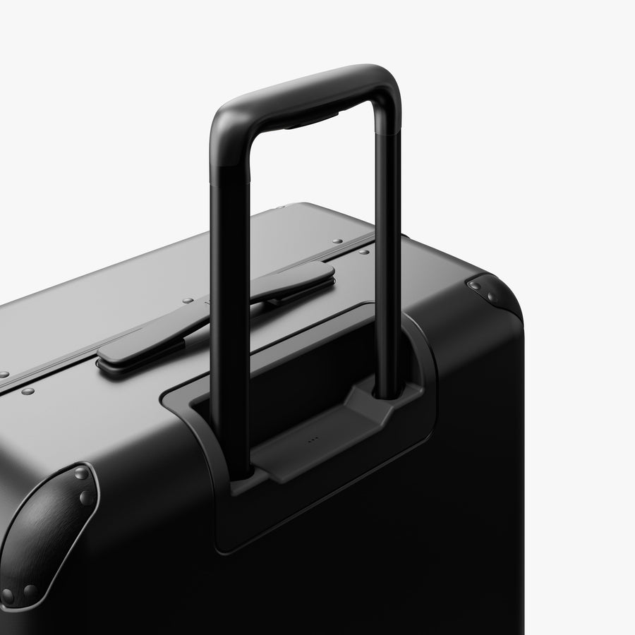 Obsidian | Extended luggage handle view of Hybrid Check-In Medium in Obsidian