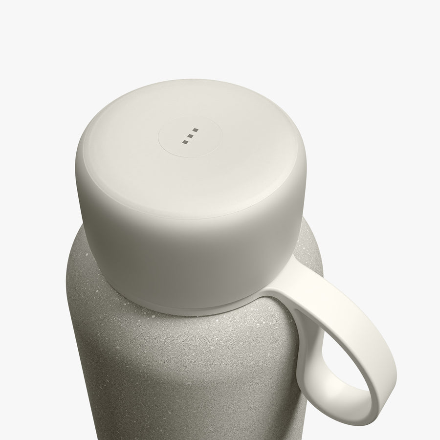 500 mL / Castle Rock | Close-up view of button of 500 mL Kiyo UVC Bottle in Castle Rock