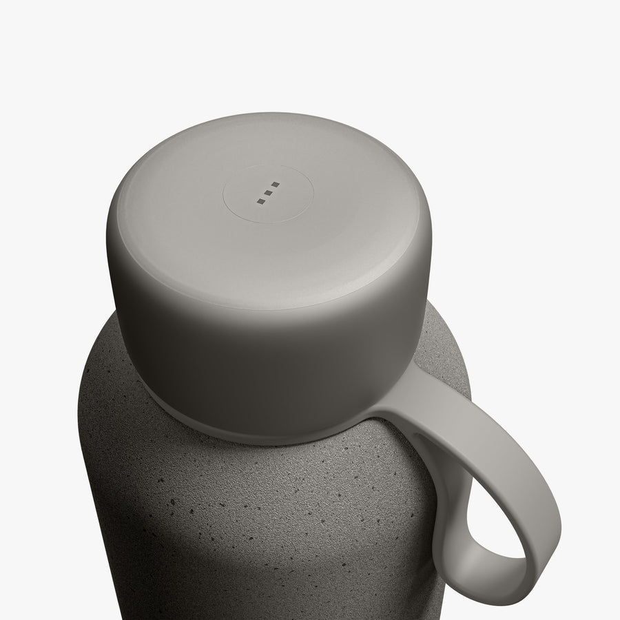750 mL / Graphite | Close-up view of button of 750 mL Kiyo UVC Bottle in Graphite