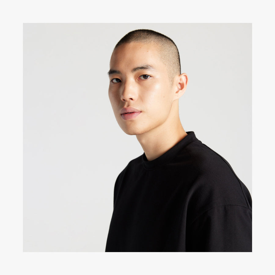 Black | Shoulder view of man in Kyoto Short Sleeve in Black