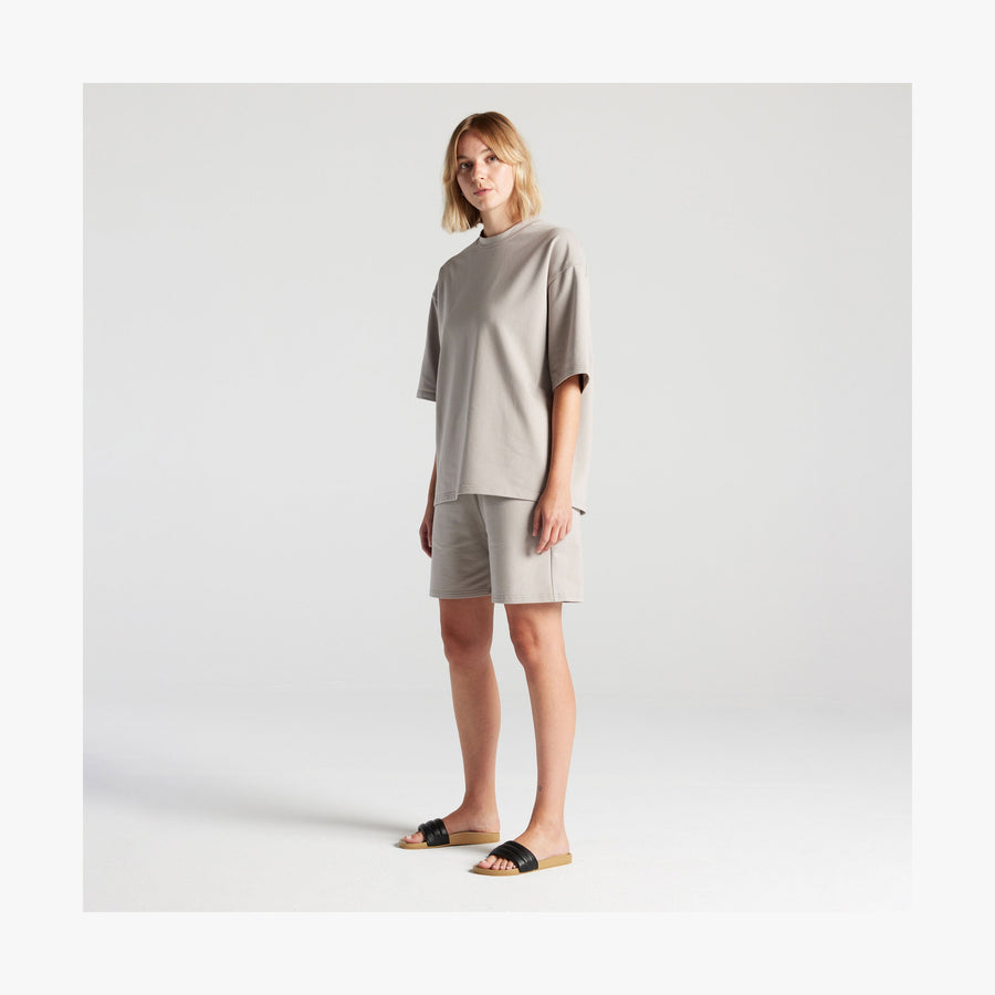 Mist | Full body side view of woman in Kyoto Short Sleeve in Mist