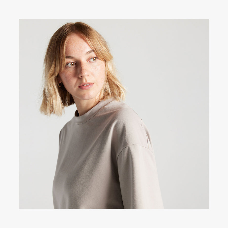 Mist | Shoulder view of woman in Kyoto Short Sleeve in Mist