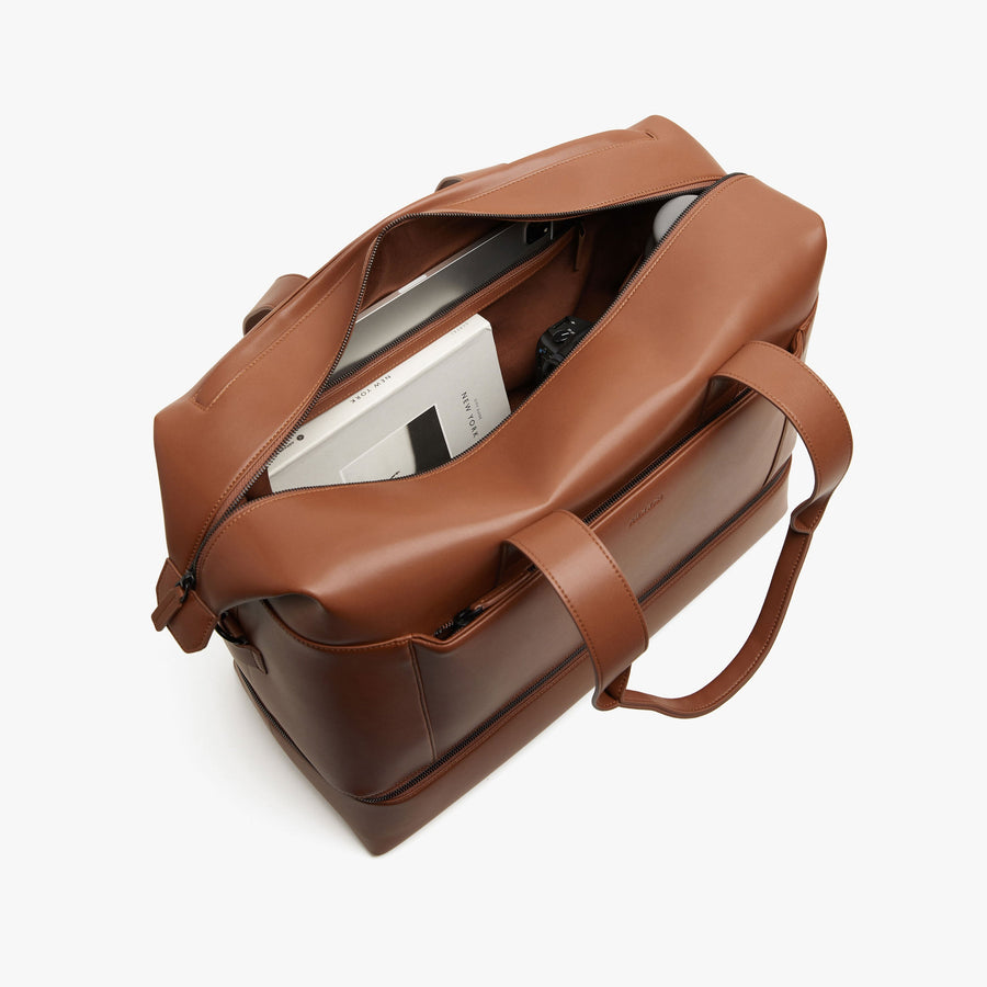 Mahogany (Vegan Leather) | Interior pocket view of Metro Weekender in Mahogany
