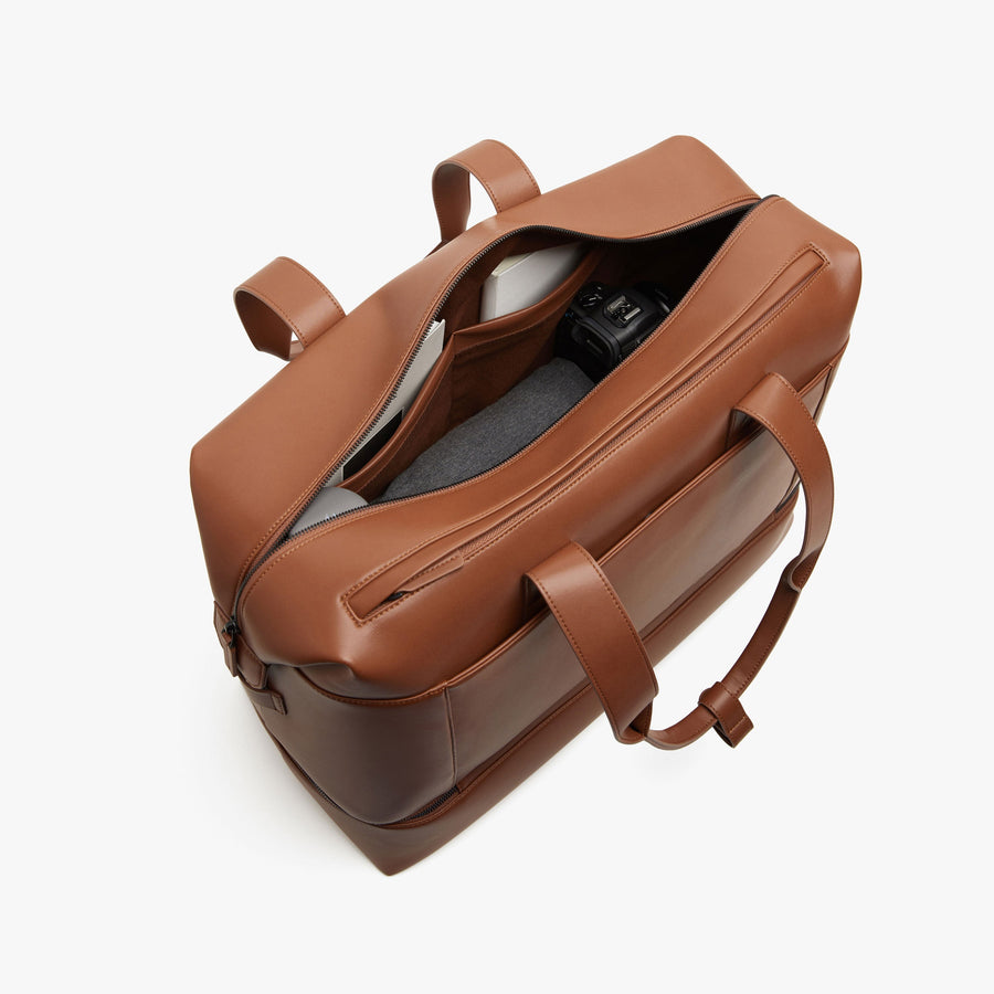 Mahogany (Vegan Leather) | Interior pocket view of Metro Weekender in Mahogany