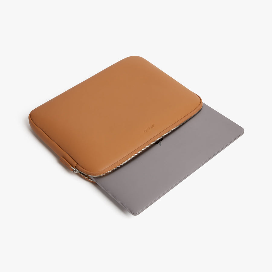 16-inch / Saddle Tan (Vegan Leather) | Metro Laptop Sleeve in Saddle Tan