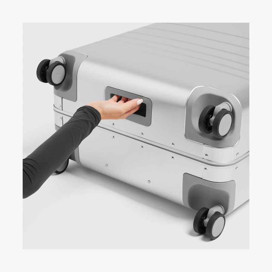 Aluminum Check-In Medium