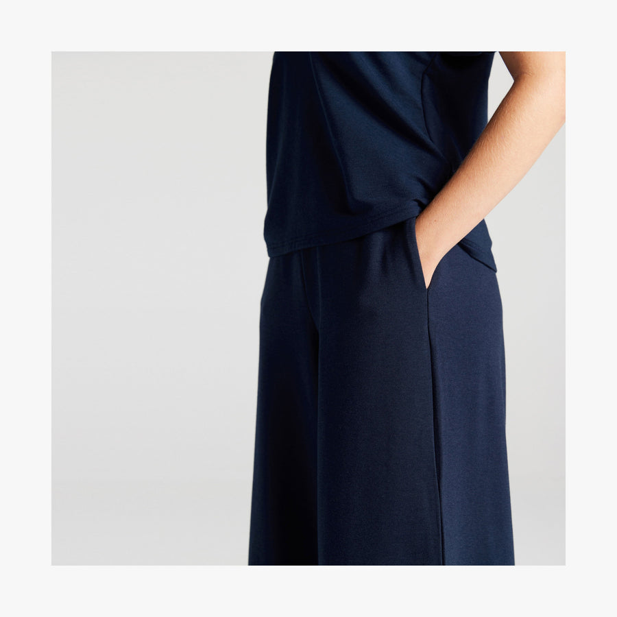 Navy | Pocket view of Sevilla Pants in Navy